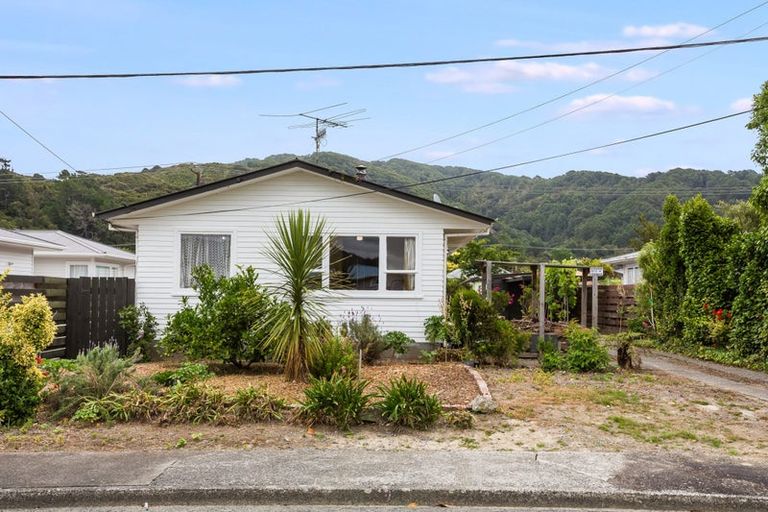 Photo of property in 31 Karamu Crescent, Wainuiomata, Lower Hutt, 5014