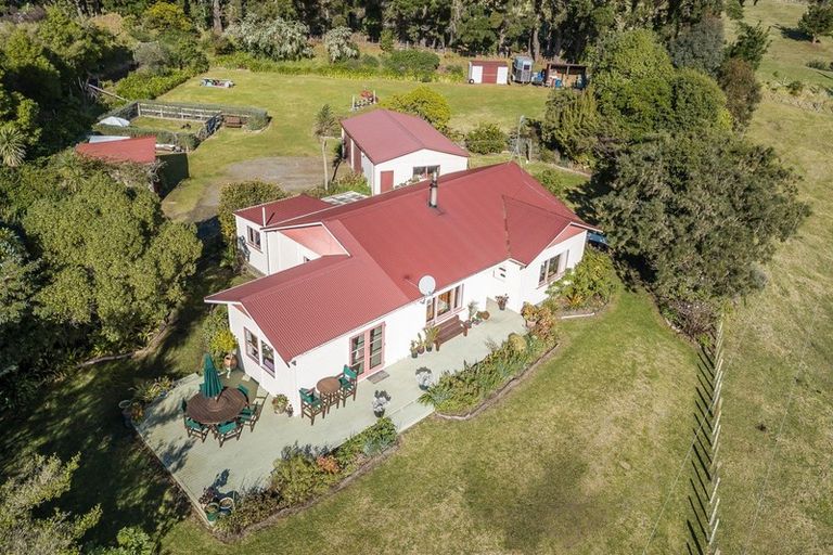 Photo of property in 25 Derham Road, Te Horo, Otaki, 5581