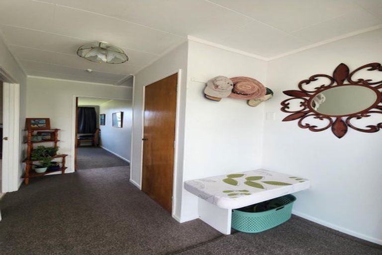 Photo of property in 71 Mcfarlane Street, Oakura, 4314