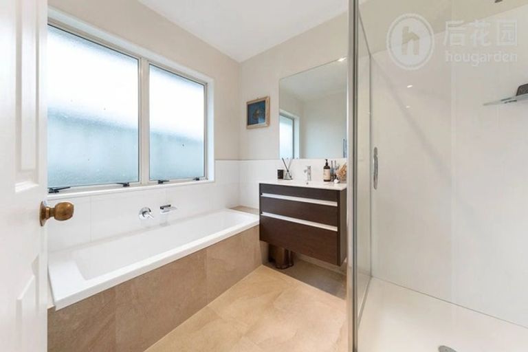 Photo of property in 5 Aspatria Place, Northpark, Auckland, 2013