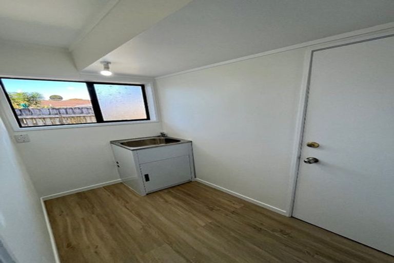 Photo of property in 2/24 Beaumaris Way, Conifer Grove, Takanini, 2112