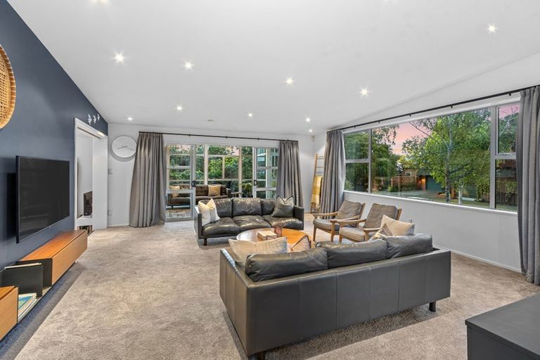 Photo of property in 1 Dunrobin Place, Avonhead, Christchurch, 8042