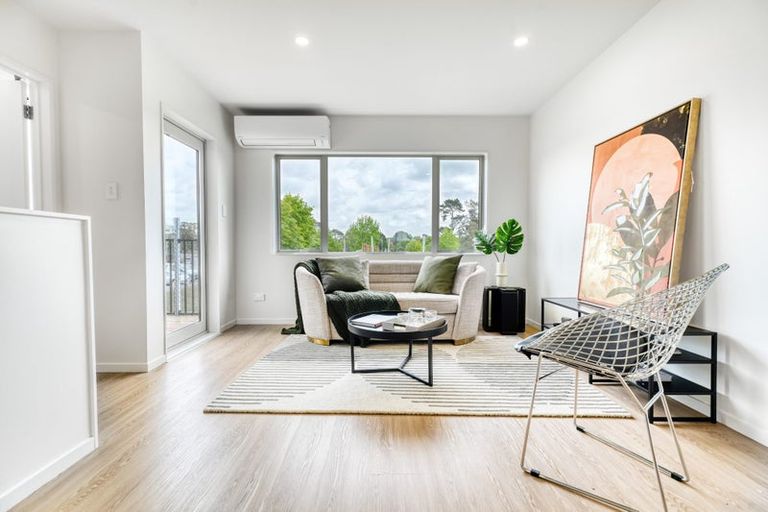 Photo of property in 21c Granville Drive, Massey, Auckland, 0614