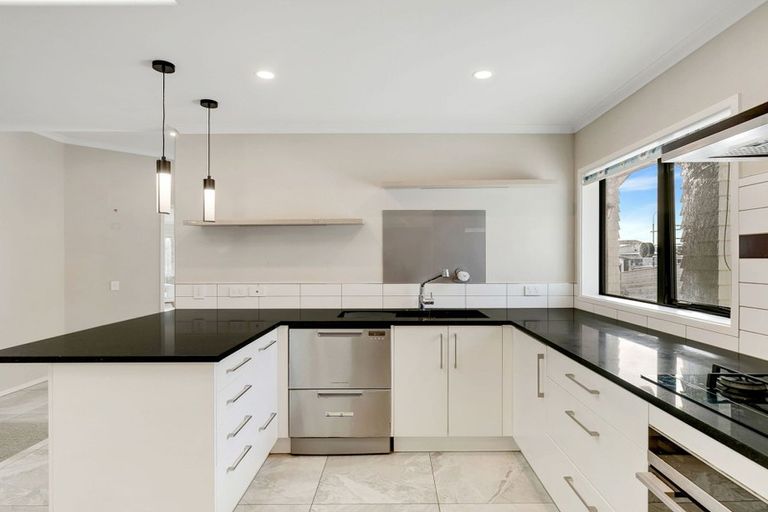 Photo of property in 117 Queen Charlotte Drive, Aotea, Porirua, 5024
