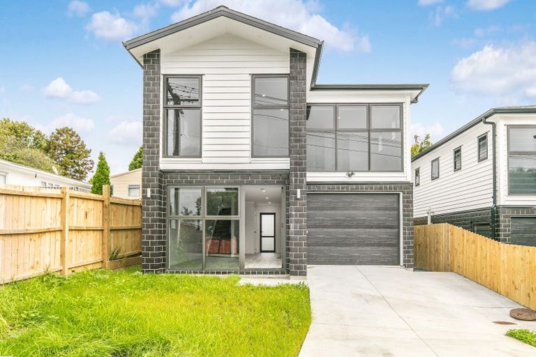 Photo of property in 84 Godley Road, Green Bay, Auckland, 0604