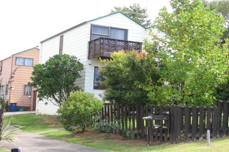 Photo of property in 2/2 Ceramco Place, Torbay, Auckland, 0630