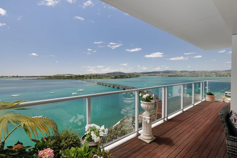 Photo of property in 72 Devonport Road, Tauranga, 3110