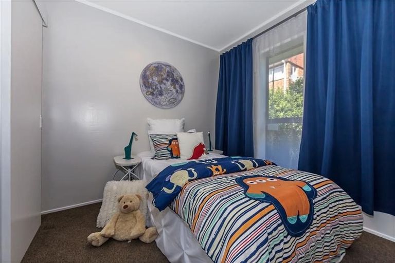 Photo of property in 2/36 Shanaway Rise, Hillcrest, Auckland, 0627