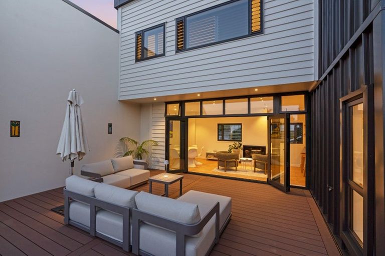 Photo of property in 14b Alfred Street, Northcote Point, Auckland, 0627