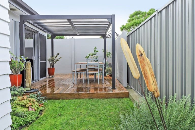 Photo of property in 22 Cassin Place, Taradale, 4112