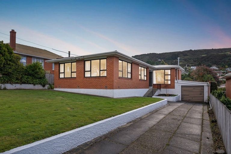 Photo of property in 111 Centennial Avenue, Helensburgh, Dunedin, 9010