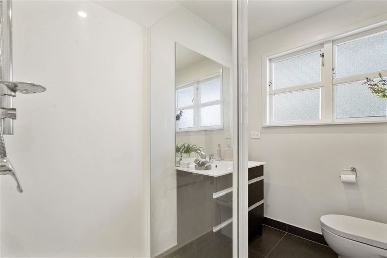 Photo of property in 132 Lancaster Road, Beach Haven, Auckland, 0626