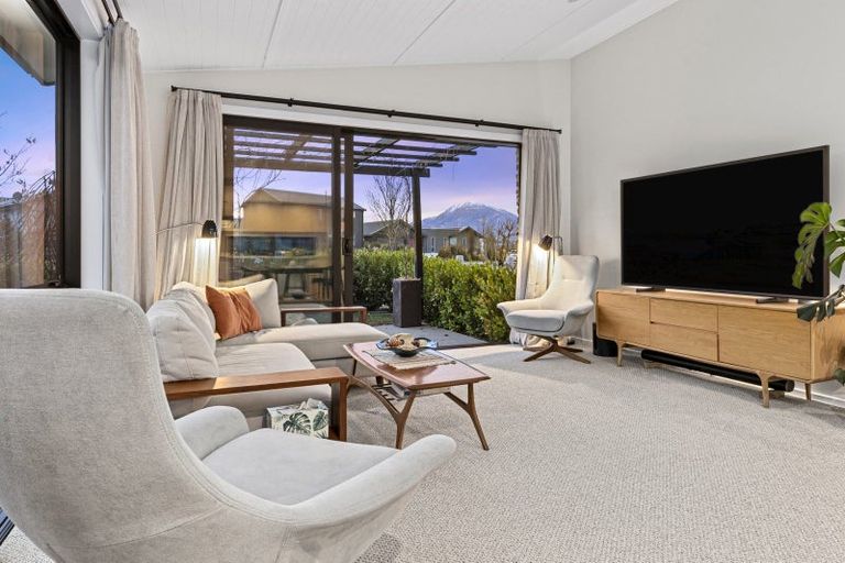 Photo of property in 2 Glen Dene Crescent, Wanaka, 9305