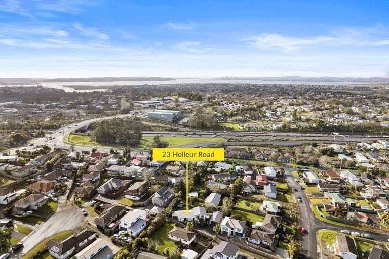 Photo of property in 23 Helleur Road, Massey, Auckland, 0614