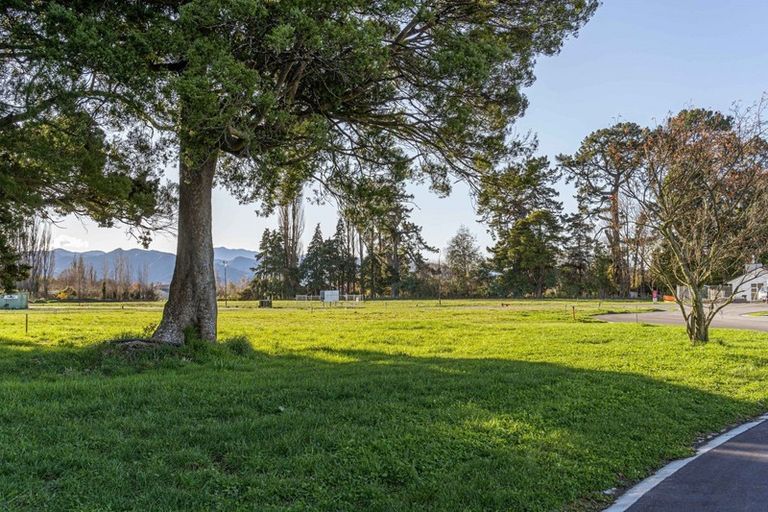 Photo of property in 23 Orchard Road, Greytown, 5712