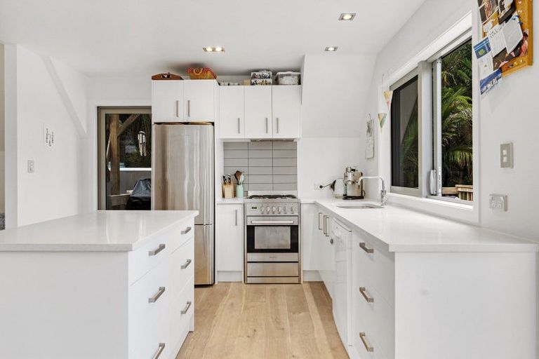 Photo of property in 96 Motutara Road, Muriwai, Waimauku, 0881