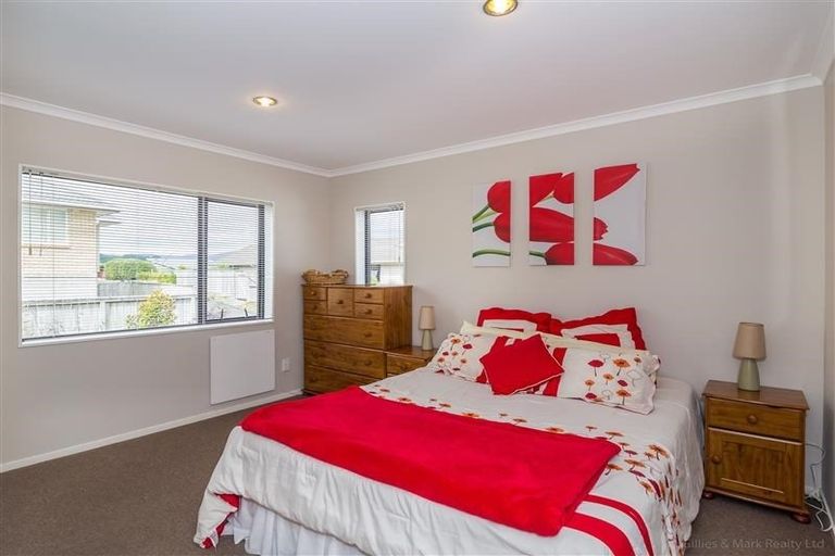 Photo of property in 12 Ronald Scott Grove, Riverstone Terraces, Upper Hutt, 5018