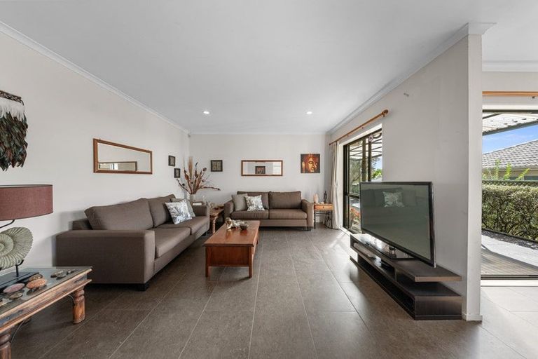 Photo of property in 33 Ruze Vida Drive, Massey, Auckland, 0614
