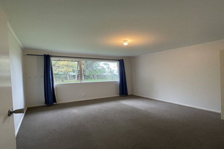 Photo of property in 28 Hinton Place, Weymouth, Auckland, 2103
