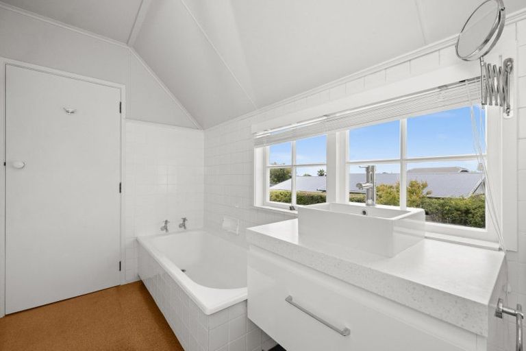 Photo of property in 43 James Cook Street, Havelock North, 4130