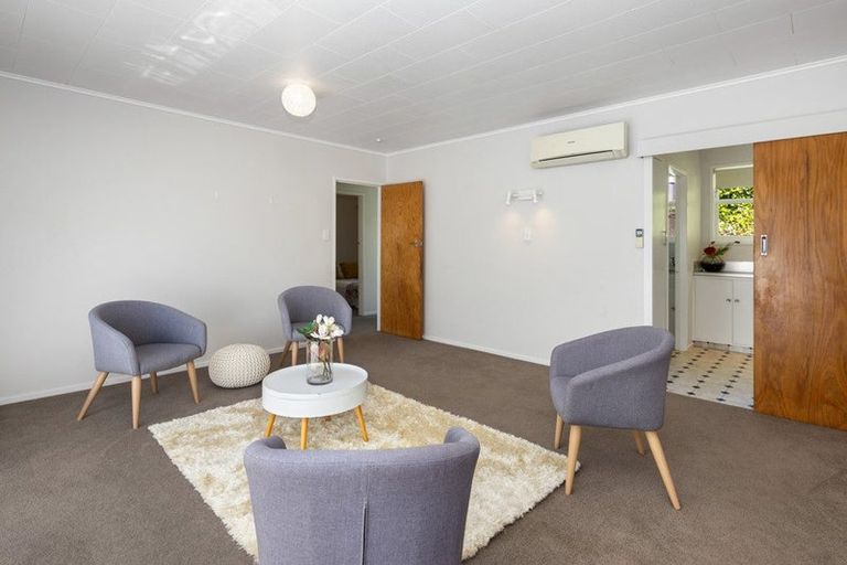 Photo of property in 12 Kahikatea Grove, Paparangi, Wellington, 6037