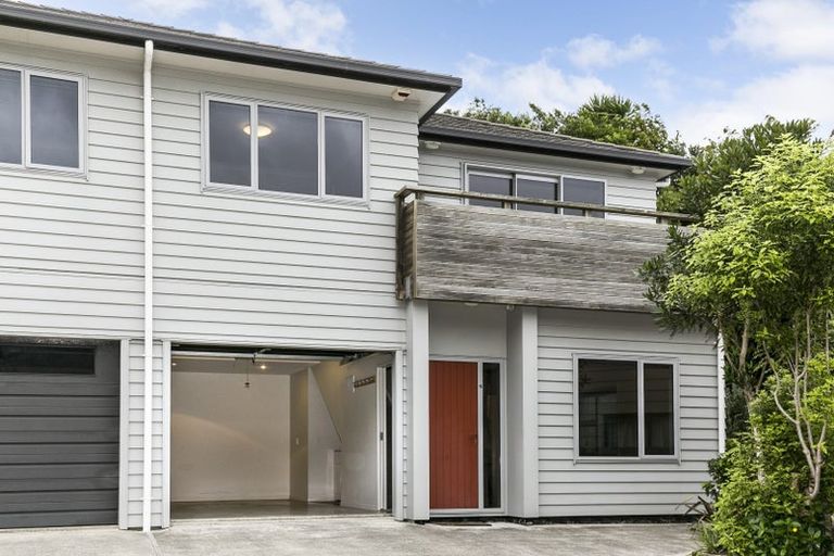 Photo of property in 12 Ted Gilberd Place, Newlands, Wellington, 6037