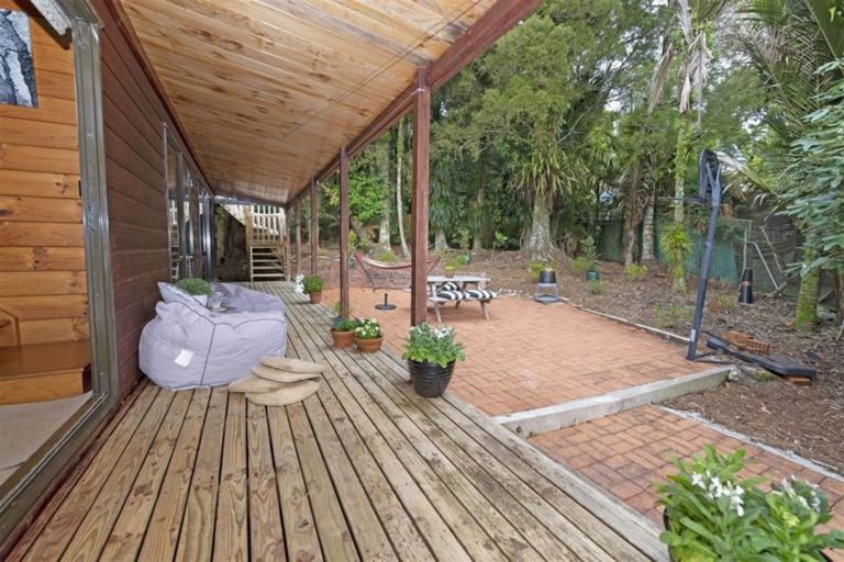 Photo of property in 566 Scenic Drive, Waiatarua, Auckland, 0612