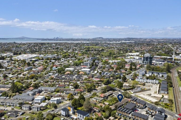 Photo of property in 3 Sturges Road, Henderson, Auckland, 0610