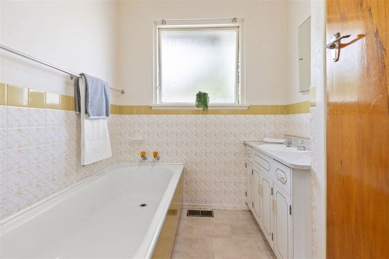 Photo of property in 8 Davidson Crescent, Hornby, Christchurch, 8042