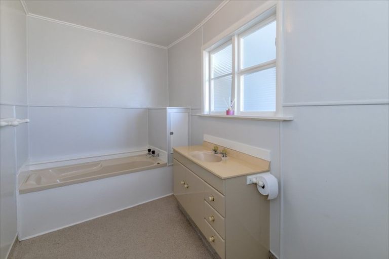 Photo of property in 3 Graham Street, Levin, 5510