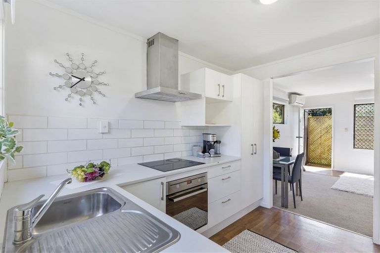 Photo of property in 3/9 Fuchsia Place, Birkdale, Auckland, 0626