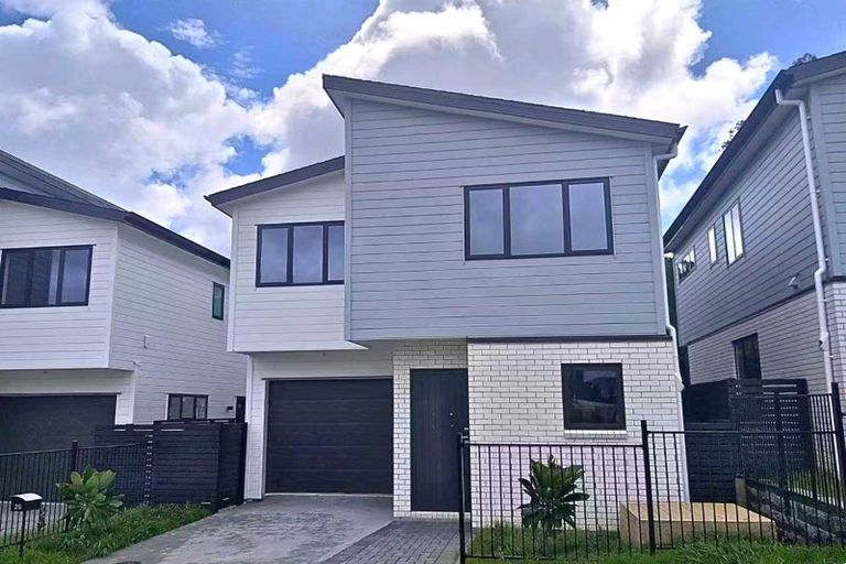 Photo of property in 31 Whiteywood Street, Westgate, Auckland, 0814