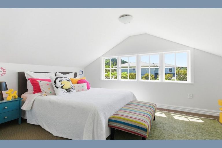 Photo of property in 15 Lucknow Terrace, Khandallah, Wellington, 6035