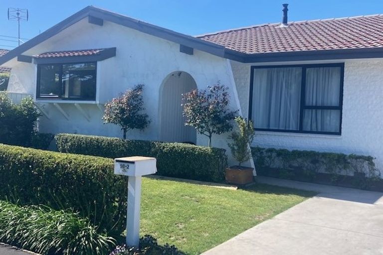 Photo of property in 2/98 Merrin Street, Avonhead, Christchurch, 8042