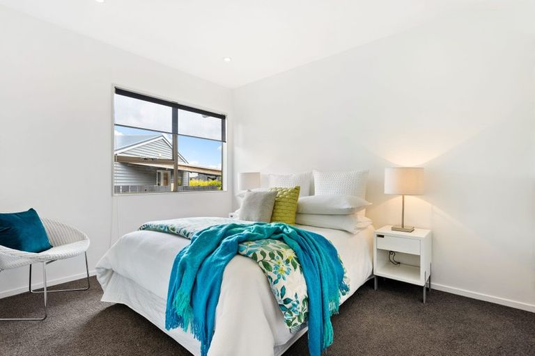 Photo of property in 9 Rewarewa Road, Te Atatu Peninsula, Auckland, 0610