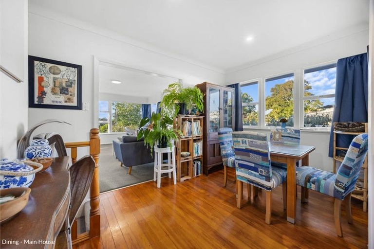 Photo of property in 14 Sherwood Avenue, Te Atatu South, Auckland, 0610