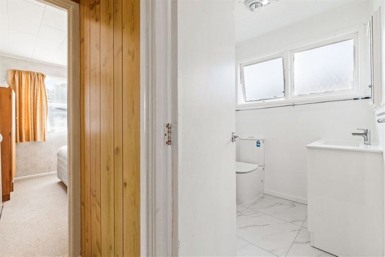 Photo of property in 8 Edwards Avenue, Henderson, Auckland, 0610