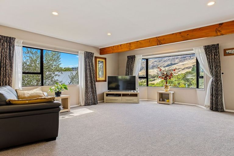 Photo of property in 8 Heathvale Place, Heathcote Valley, Christchurch, 8022