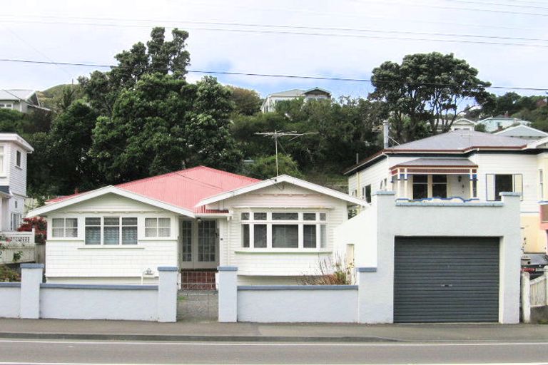Photo of property in 27 The Parade, Island Bay, Wellington, 6023