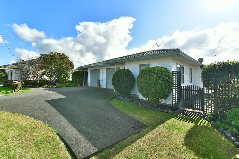 Photo of property in 2/28 Awaroa Road, Helensville, 0800