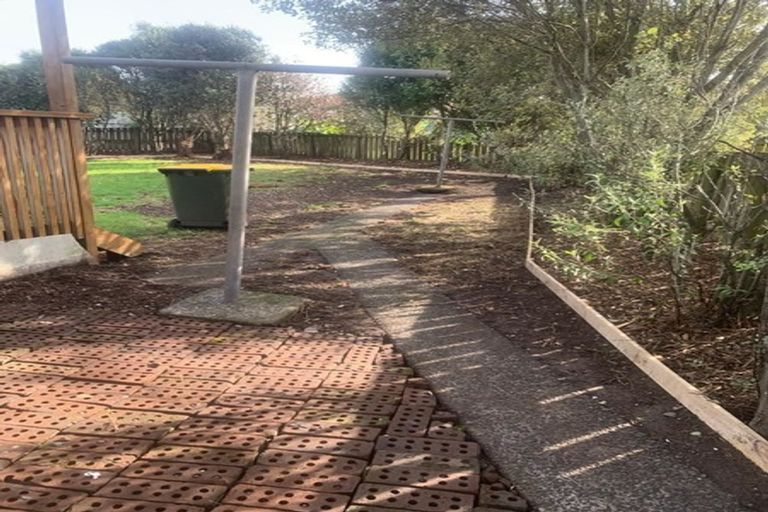 Photo of property in 16 Totara Street, Waiuku, 2123