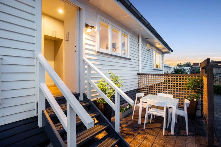 Photo of property in 9 Eskdale Road, Birkdale, Auckland, 0626