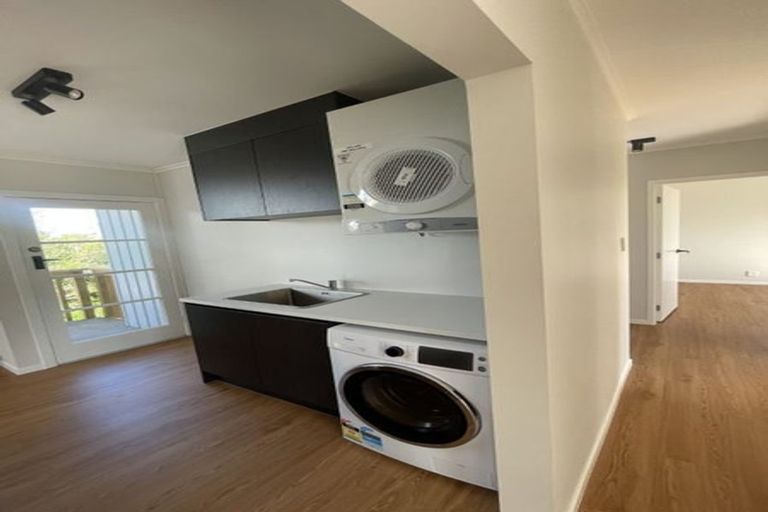 Photo of property in 22 Edgeworth Road, Glenfield, Auckland, 0629