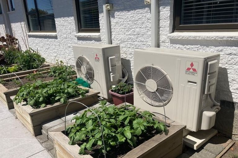 Photo of property in 2/98 Merrin Street, Avonhead, Christchurch, 8042