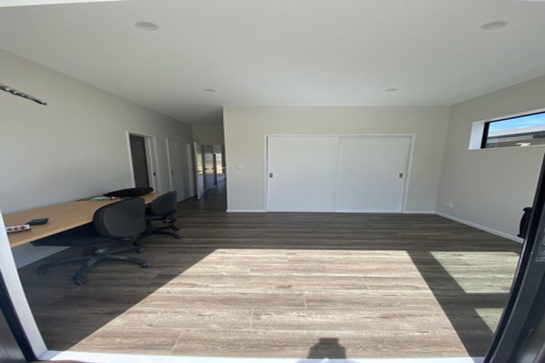 Photo of property in 32a Tupaki Place, Pakuranga Heights, Auckland, 2010