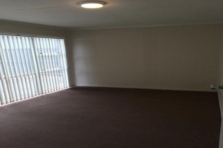 Photo of property in 17 Hindmarsh Street, Henderson, Auckland, 0612
