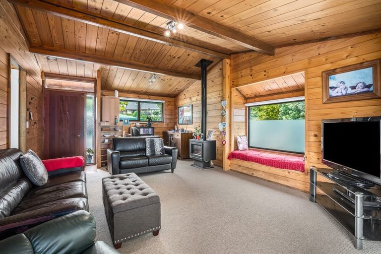 Photo of property in 15 James Cook Drive, Whitby, Porirua, 5024