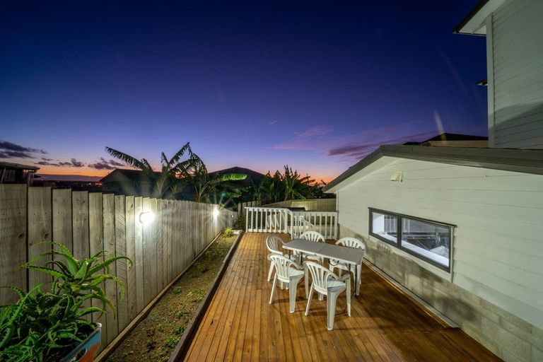 Photo of property in 14 Kereru Rise, Papakura, 2110