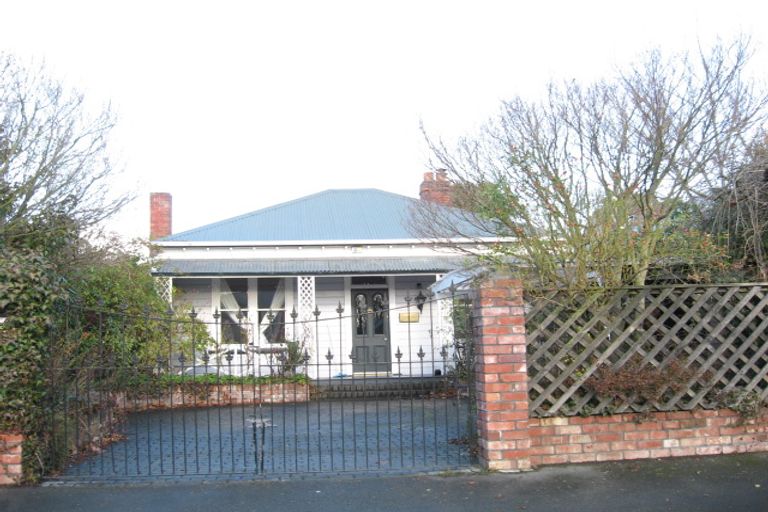 Photo of property in 96 Holly Road, St Albans, Christchurch, 8014