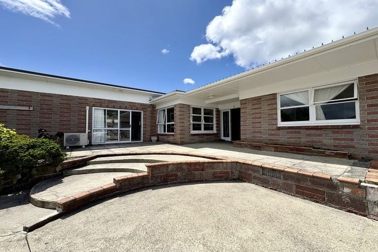 Photo of property in 2b Adams Road, Manurewa, Auckland, 2102